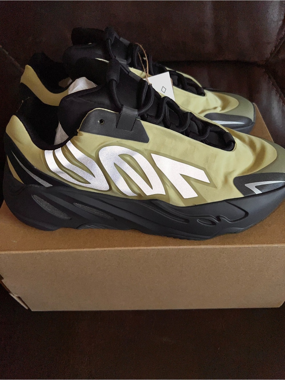 Yeezy 700 MNVN. New w. Box